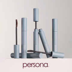 Mascara PERSONA met en valeur les cils avec une définition nette.