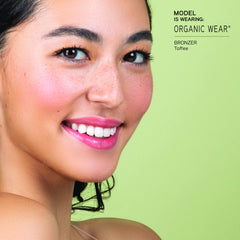 Échantillon sur peau montrant le rendu naturel du bronzer Toffee.