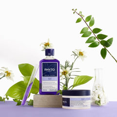 PHYTO Purple Shampoing, texture, enveloppe les cheveux d une douceur soyeuse.