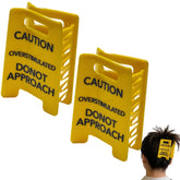 Overstimulated pince-cheveux avertissement jaune – style ludique.