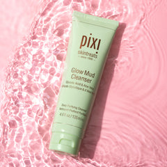 Pixi Glow Mud Cleanser : massage de 30 secondes pour révéler l'éclat.