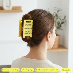 Polar Hair pinces cheveux design humoristique jaune: accessoire tendance au bureau ou en sortie.