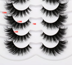 Pooplunch cils 8D effet plume – douceur légère pour un look aérien.