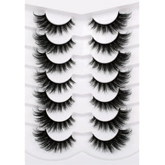 Pooplunch cils 8D œil-de-chat – fini élégant pour un regard plus ouvert.