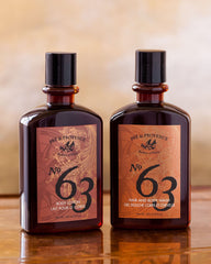 Texture absorption rapide de la lotion No.63 sur peau masculine.