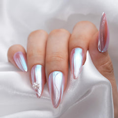 PrettyDiva Reflet miroir : rendu argenté lumineux sur ongles.
