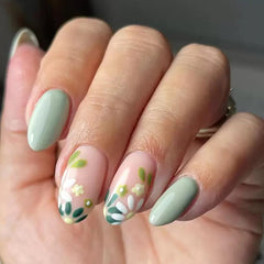 Ongles almond medium Puyokinm avec motif printanier, finition brillante.