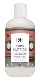 R+Co Cassette, bouteille élégante offrant hydratation et définition des boucles.