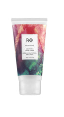 R+Co HIGH DIVE crème hydratante, bouteille ouverte, pour une hydratation immédiate.