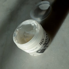 R+Co Hyperlink Fiber Stretch Pomade: brillance accrue et coiffage fluide pour tous les jours.