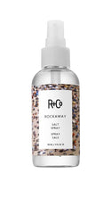 R+Co Rockaway Spray au sel pour volume et coiffure décontractée.