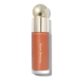 Rare Beauty Joy, flacon de rouge liquide, éclat léger et naturel.