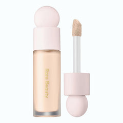 Emballage du Rare Beauty concealer 140C prêt à l’emploi pour une routine rapide