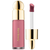 Rare Beauty Soft Pinch Encourage sur peau pour une teinte naturelle et durable.