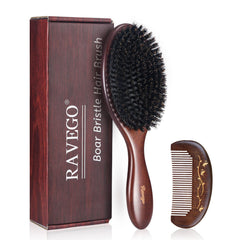 Brosse RAVEGO à poils de sanglier, brillance naturelle et huiles réparties.
