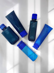 Hydratation équilibrée et douceur offertes par le Shampoing BLEU.