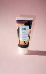 R+Co Dallas Biotine Épaississant: cheveux renforcés sans alourdir grâce à une texture légère.