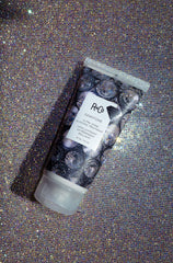 R+Co Gemstone Ultra Shine application facile pour lisser et nourrir.
