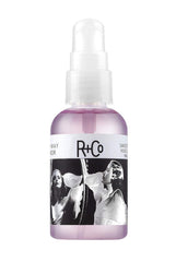 R+Co huile lissage miroir deux voies sur bouteille, offre brillance sans alourdir les cheveux.