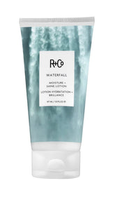 R+Co Waterfall montrant flacon et hydratation légère pour cheveux brillants