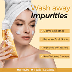Refined Radiance – Texture crème qui se transforme en mousse douce lors du lavage.