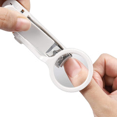 Remedic 2.5x magnifying lens view providing clear visibility during grooming.