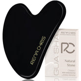 Gua Sha Rena Chris en obsidienne noire sur le visage pour une routine douceur.