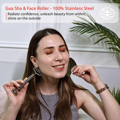 Rena Chris guasha en acier inoxydable, sculptant douceur du contour.