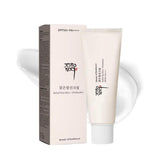 Renforcer Relief Sun SPF 50+ PA++++ – bouteille compacte et pratique pour le quotidien.