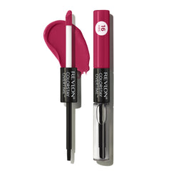 Top coat clair hydratant avec vitamine E sur lèvres.