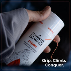 Rhino Skin Solutions Repair Cream sur pieds abîmés, texture nourrissante et douce.