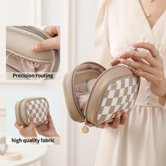 RIGHT AWAY trousse maquillage damier khaki dos, design stable et facile à saisir