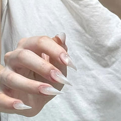 Ongles RIICFDD forme stiletto courbe pour look moderne