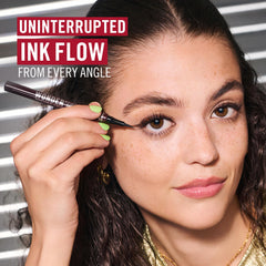 Rimmel WonderInk: pigmentation noire profonde pour un look dramatique.