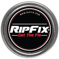 RipFix baume réparateur pour mains dans une boîte métallique, pratique en déplacement.