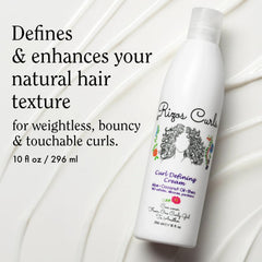 Application de la crème Rizos Curls sur les mains démontrant une texture légère.