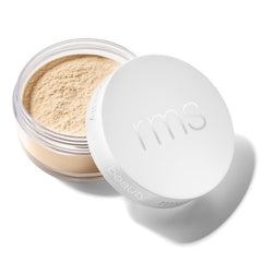 RMS Beauty Hydra Setting Powder dans sa boîte fermée, fini translucide et léger.