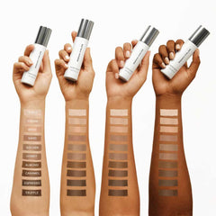 Swatches Radiant Defense teinte beige pour estimer l’harmonisation du teint.
