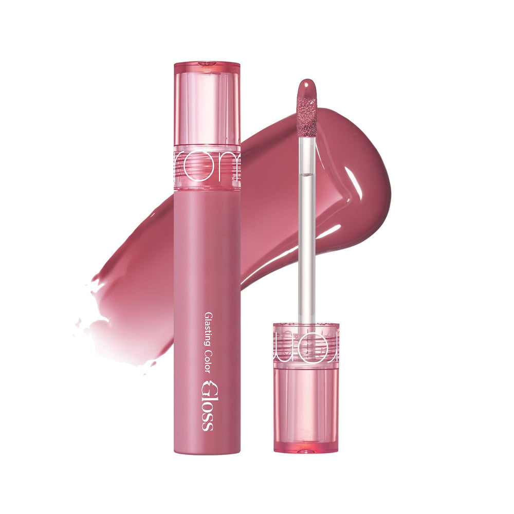 Romnd GLASTING COLOR GLOSS 04 GRAPY WAY offre une brillance miroir sur les levres.