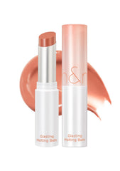 rom&nd Glasting Melting Lip Balm 01 Coco Nude – swatch pour fini lumineux et hydratant.