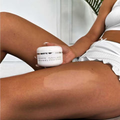 Rose et Caramel Purite Excel – application sur la peau avant autobronzant.
