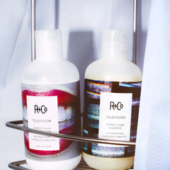 Cheveux brillants après TELEVISION Perfect Hair Conditioner