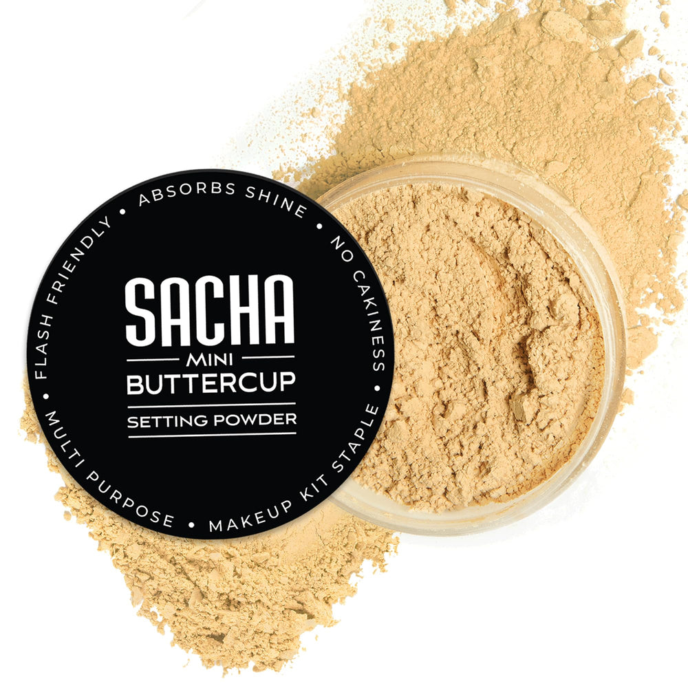 Sacha Buttercup Mini Poudre libre – emballage compact pour voyages et retouches.