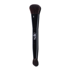 Saie The Double Brush pour poudre et crème, application fluide et précise.