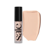 Flacon Saie Slip Tint Radiant au premier plan, texture légère et teint frais.