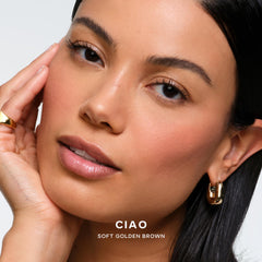 Saie SuperSuede Blush teinte Ciao pour un flush rosé diffus