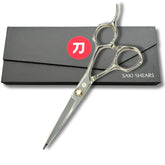 Saki Shears Musashi, lame convex pour une coupe précise en salon.