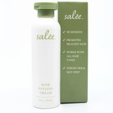 Schéma produit Salee Crème de styling avec bouteille visible montrant sa finition soyeuse et légère.