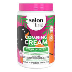 Salon Line Crème Définition Intense – flacon sur étagère prêt à hydrater vos boucles.