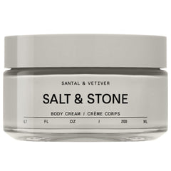 Salt & Stone Crème Corps Santal Vetiver – bouteille élégante et parfum durable.